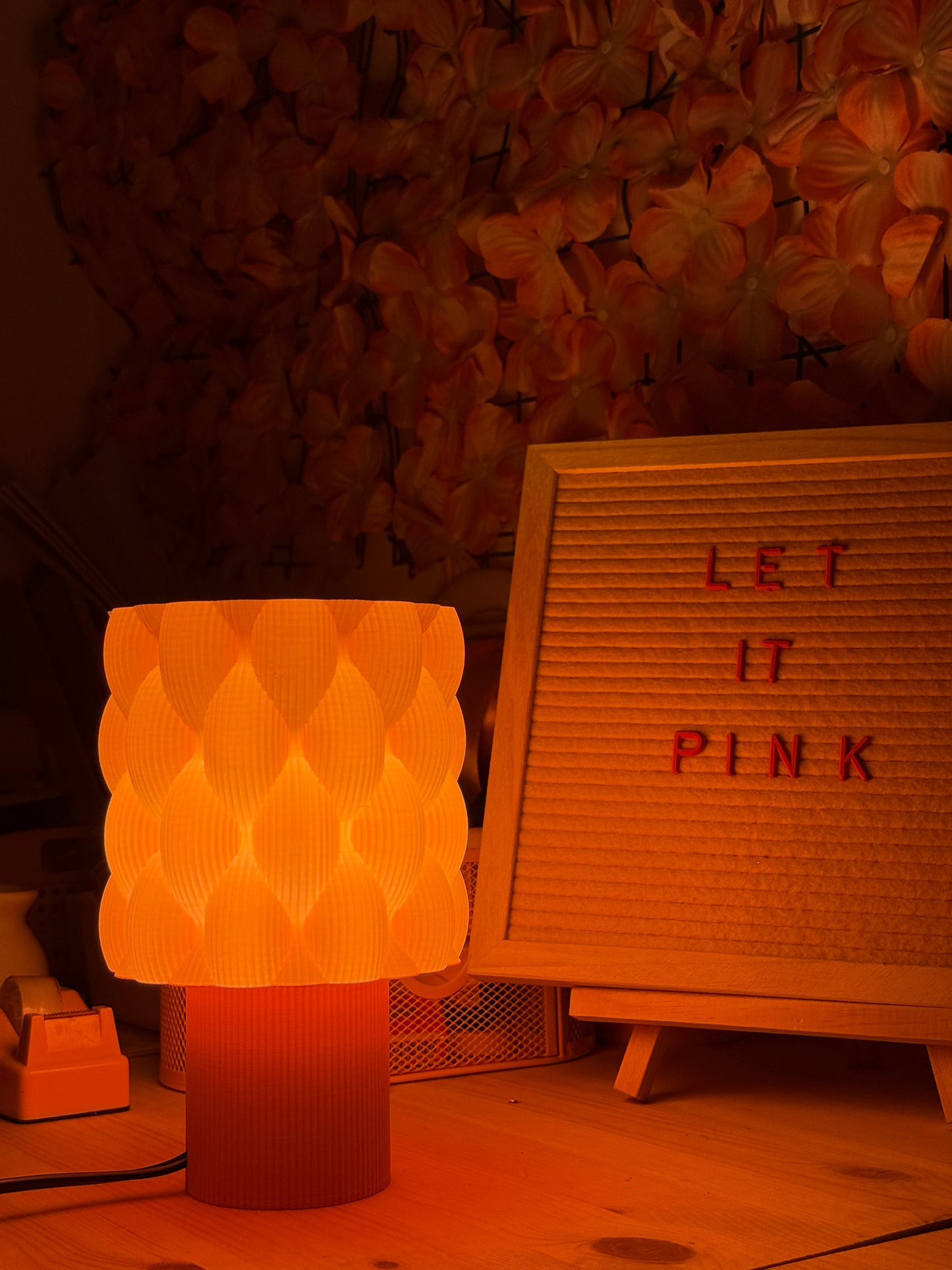 Kralovna – 3D Printed Textured Table Lamp | Modern Minimalist Lighting