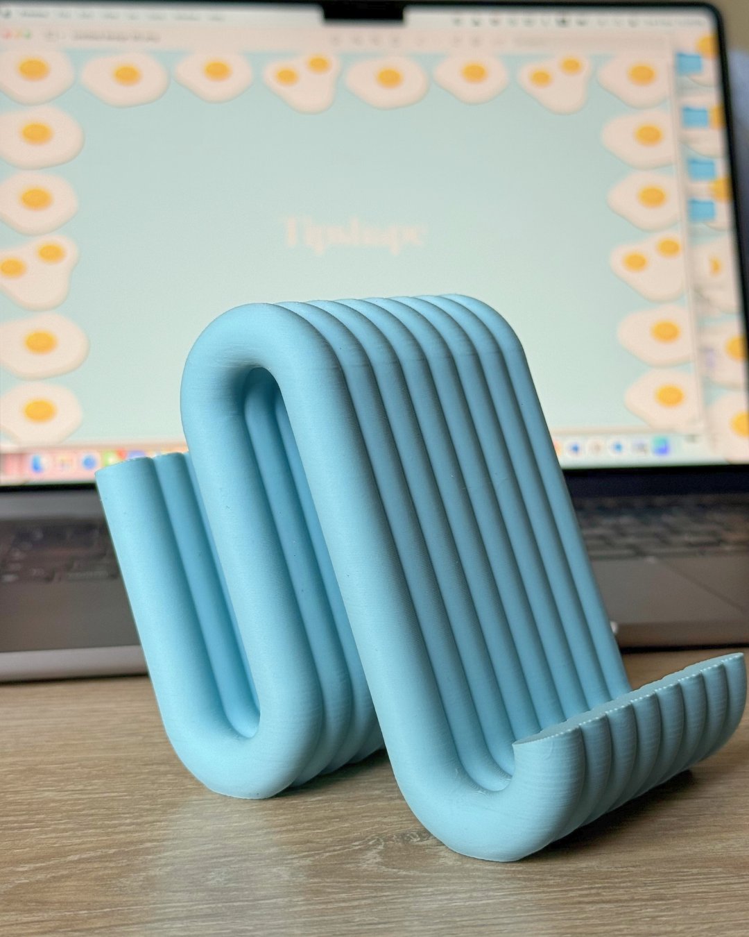 Wibble Stand – Modern Curved Phone Holder for Desk & Home