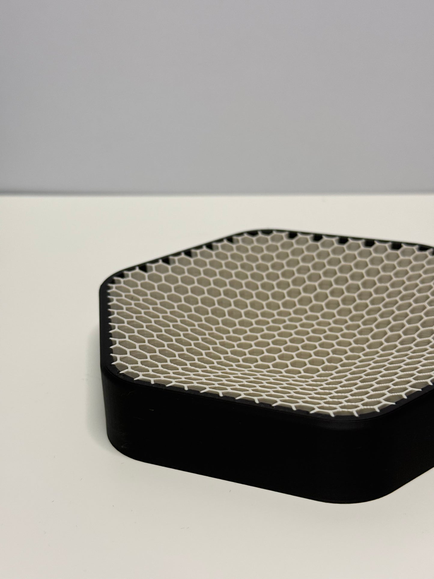 Honeycomb Tray – Modern Hexagonal Organizer for Keys, Wallet & Accessories