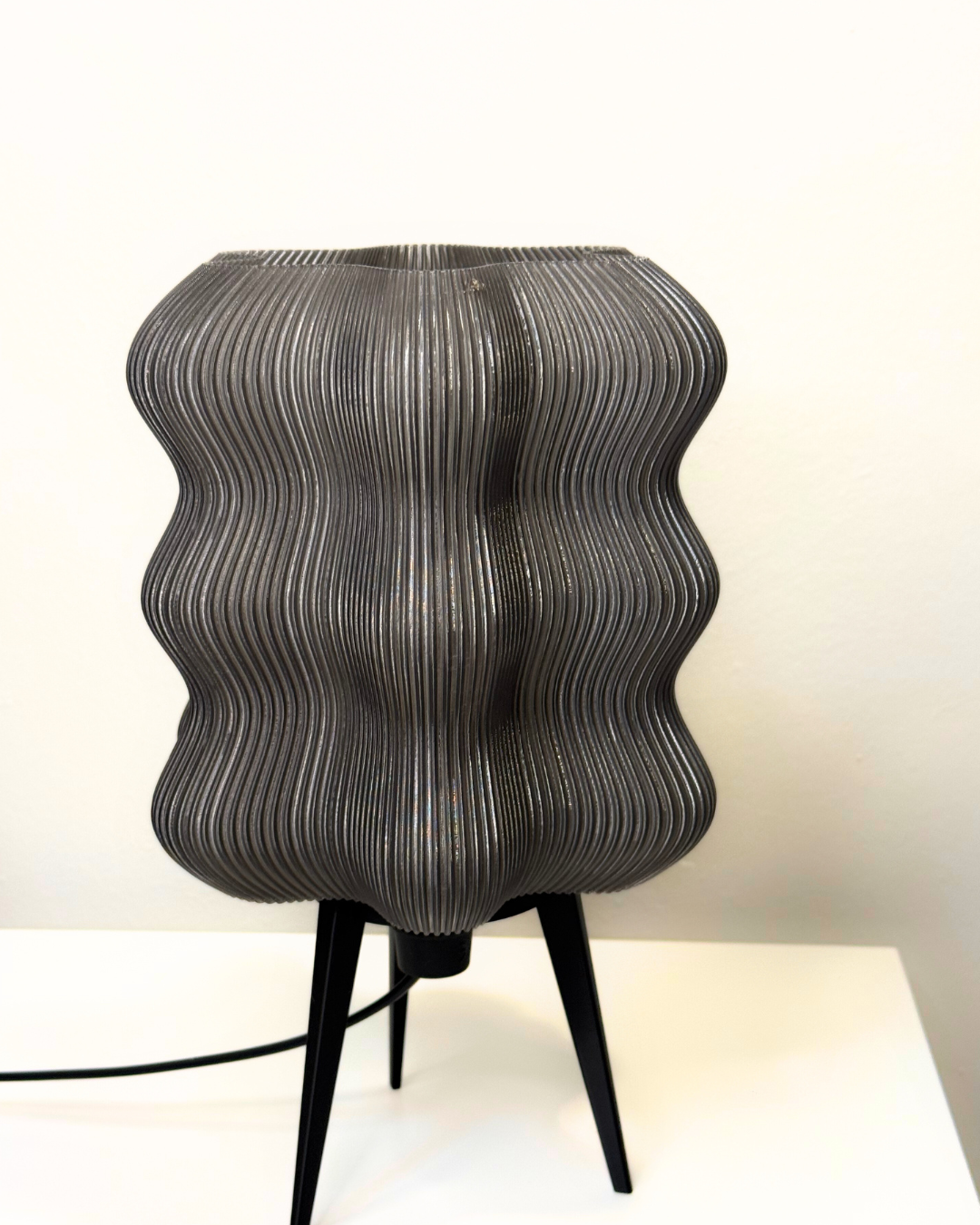 Wavy Lamp – Modern Ripple Table Lamp with Soft Ambient Glow